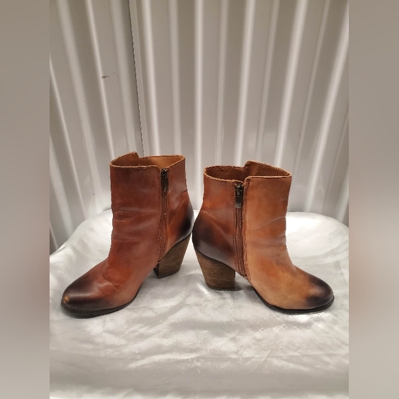 Vince Camuto "Hadley" leather booties - Picture 3 of 15